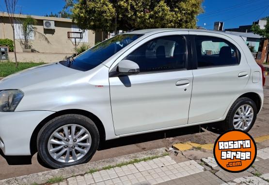 Autos - Toyota Etios 2015 Nafta 140000Km - En Venta