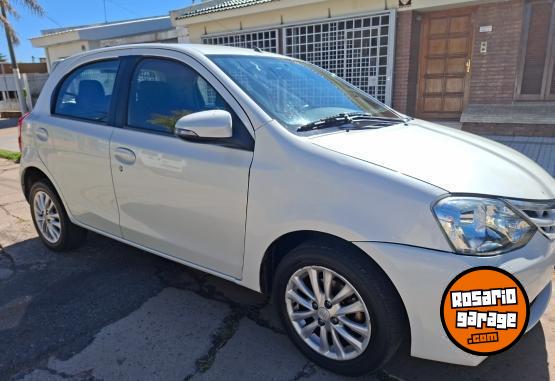Autos - Toyota Etios 2015 Nafta 140000Km - En Venta