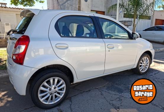 Autos - Toyota Etios 2015 Nafta 140000Km - En Venta