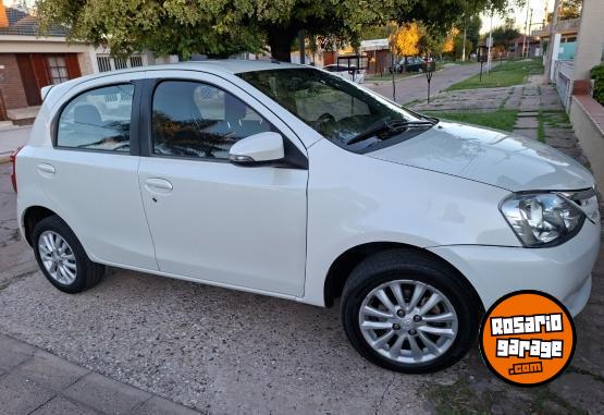 Autos - Toyota Etios 2015 Nafta 140000Km - En Venta