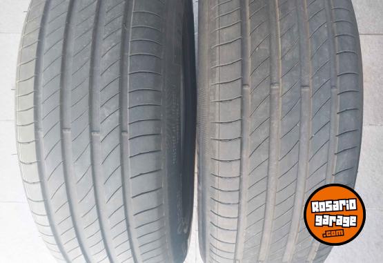 Accesorios para Autos - Cubiertas Michelin 215/65-17 - En Venta