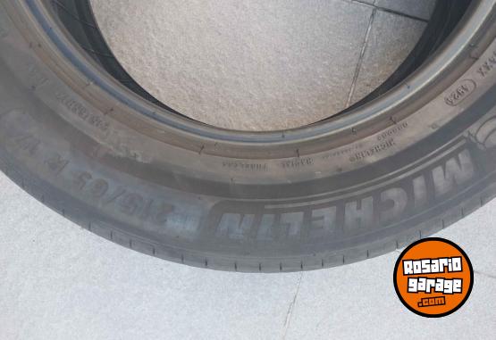 Accesorios para Autos - Cubiertas Michelin 215/65-17 - En Venta