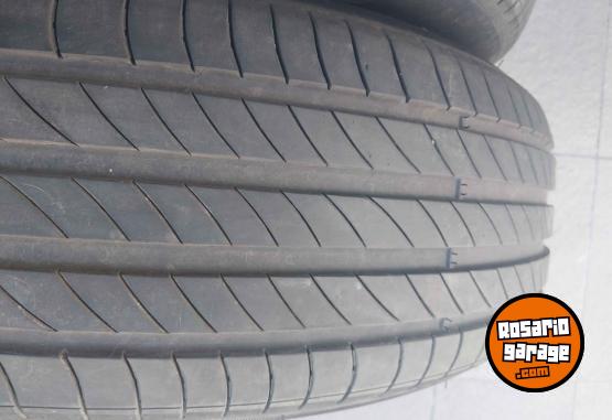 Accesorios para Autos - Cubiertas Michelin 215/65-17 - En Venta