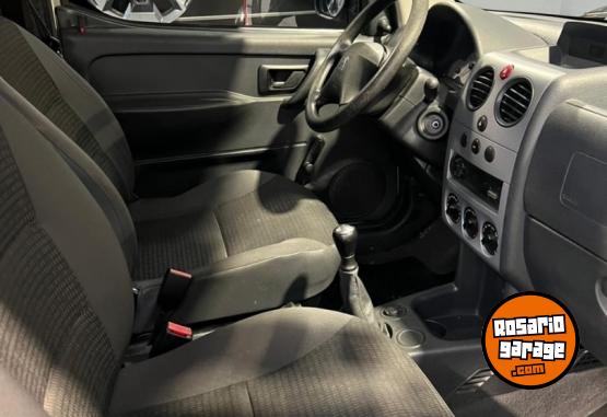 Utilitarios - Peugeot Partner 2014 Diesel 169000Km - En Venta
