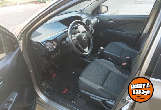 Autos - Toyota ETIOS XLS 2016 Nafta 71000Km - En Venta