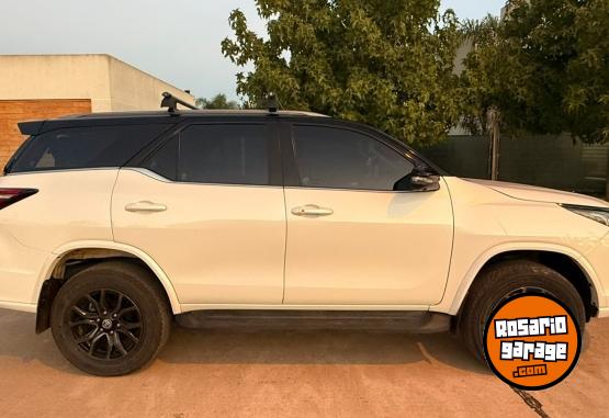 Camionetas - Toyota HILUX SW4 2.8 TDI - GR 2022 Nafta 75000Km - En Venta