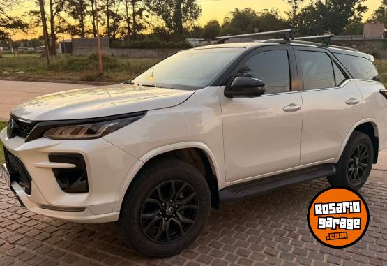 Camionetas - Toyota HILUX SW4 2.8 TDI - GR 2022 Nafta 75000Km - En Venta
