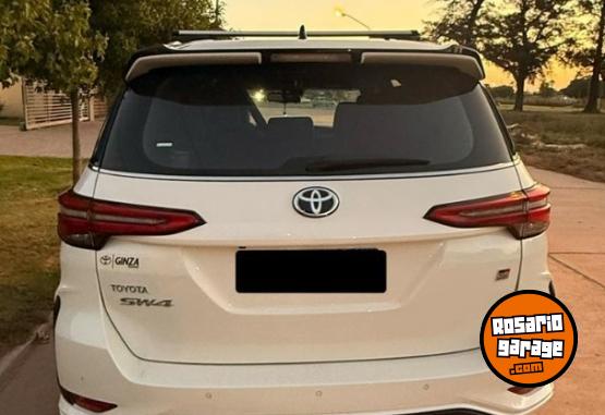 Camionetas - Toyota HILUX SW4 2.8 TDI - GR 2022 Nafta 75000Km - En Venta