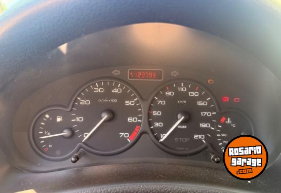 Autos - Peugeot 206 2008 Nafta 124000Km - En Venta