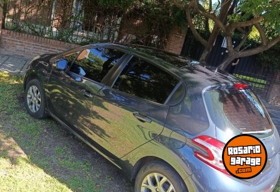 Autos - Peugeot 208 allure 2015 Nafta 131200Km - En Venta
