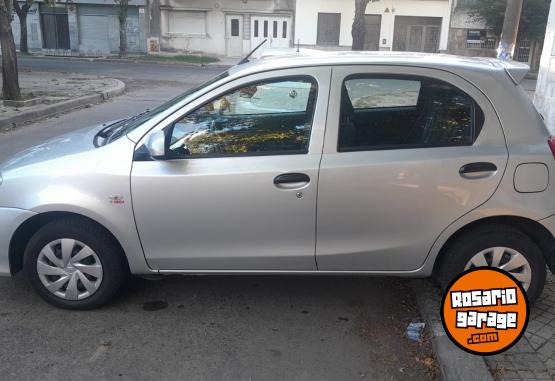 Autos - Toyota ETIOS HATCHBACK 2021 Nafta 41000Km - En Venta