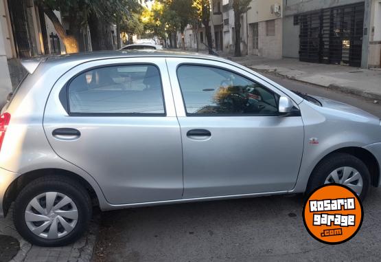 Autos - Toyota ETIOS HATCHBACK 2021 Nafta 41000Km - En Venta