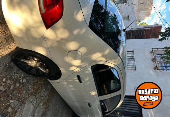 Autos - Volkswagen Voyage 2010 Nafta 197000Km - En Venta