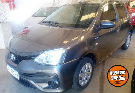 Autos - Toyota Etios 2022 Nafta 125000Km - En Venta