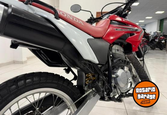 Motos - Honda TORNADO XR 250 2017 Nafta 14000Km - En Venta
