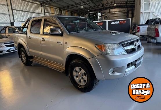 Camionetas - Toyota Hilux SRV 2006 Diesel 380000Km - En Venta