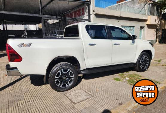 Camionetas - Toyota Hilux SRX 4x4 AT 2021 Diesel 60000Km - En Venta