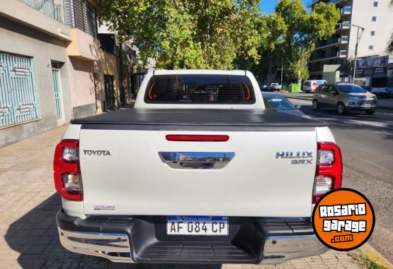 Camionetas - Toyota Hilux SRX 4x4 AT 2021 Diesel 60000Km - En Venta