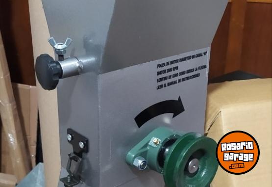 Herramientas - MOLEDORA DE GRANOS 350 KG HORA - En Venta