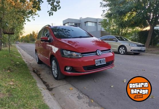 Autos - Volkswagen Suran highline 2015 Nafta 146000Km - En Venta
