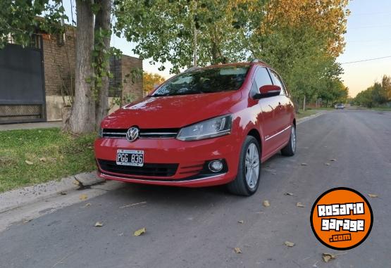 Autos - Volkswagen Suran highline 2015 Nafta 146000Km - En Venta