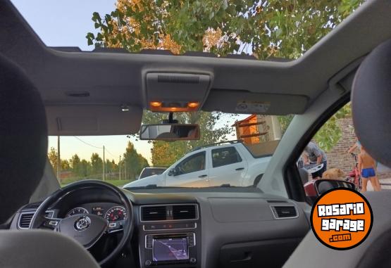 Autos - Volkswagen Suran highline 2015 Nafta 146000Km - En Venta