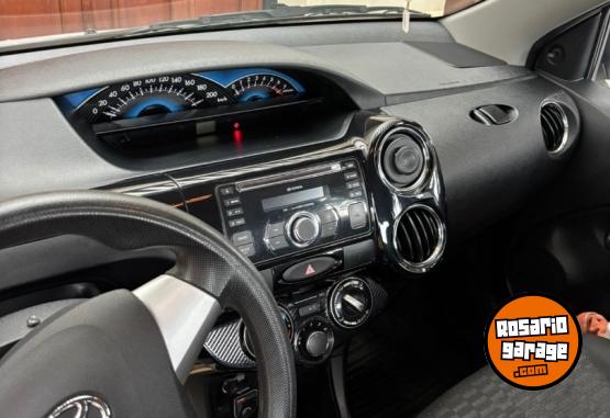 Autos - Toyota Etios XS 2014 Nafta 60000Km - En Venta