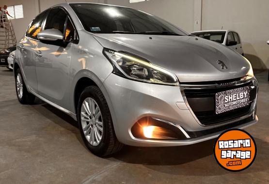 Autos - Peugeot 208 2017 Nafta 75000Km - En Venta