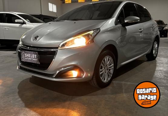 Autos - Peugeot 208 2017 Nafta 75000Km - En Venta
