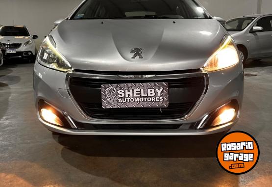 Autos - Peugeot 208 2017 Nafta 75000Km - En Venta