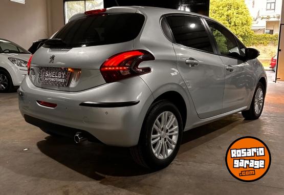 Autos - Peugeot 208 2017 Nafta 75000Km - En Venta