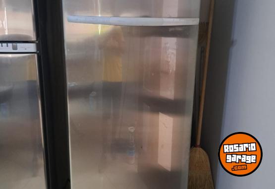 Hogar - Heladera con freezer y freezer vertical Whirlpool - En Venta