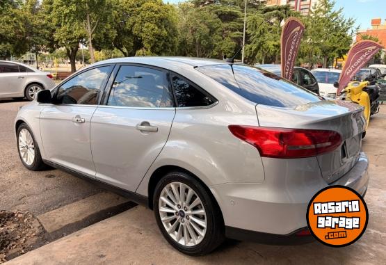 Autos - Ford Focus Titanium 2017 Nafta 110000Km - En Venta
