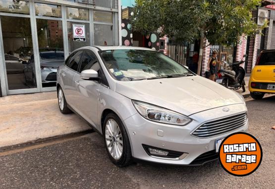 Autos - Ford Focus Titanium 2017 Nafta 110000Km - En Venta
