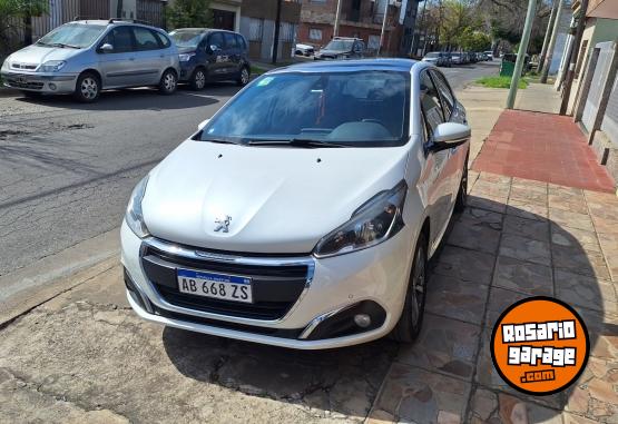 Autos - Peugeot 208 Feline 2017 Nafta 111500Km - En Venta