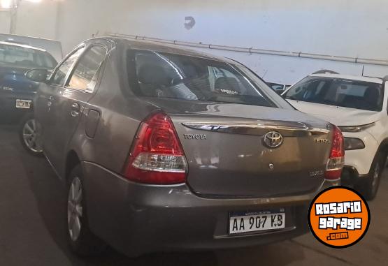 Autos - Toyota ETIOS 2017 Nafta 180000Km - En Venta