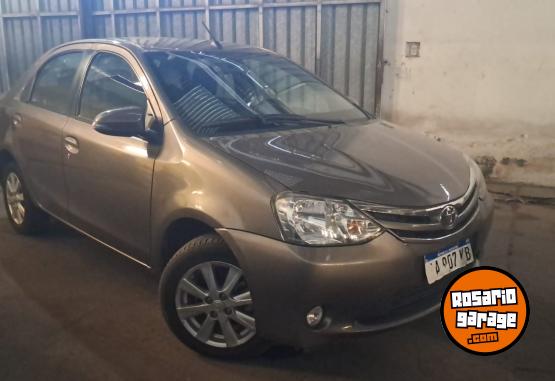 Autos - Toyota ETIOS 2017 Nafta 180000Km - En Venta