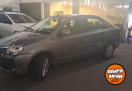 Autos - Toyota ETIOS 2017 Nafta 180000Km - En Venta