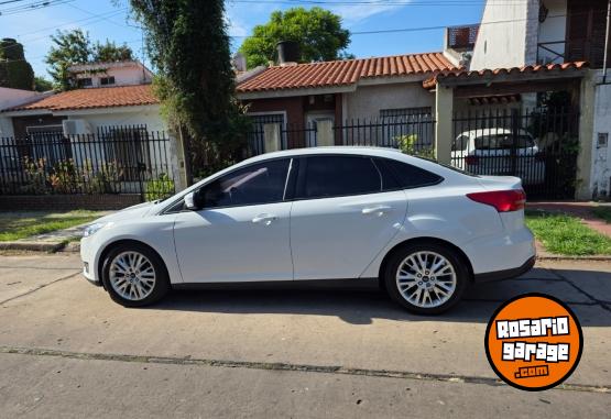 Autos - Ford Focus SE Plus 2017 Nafta 230000Km - En Venta