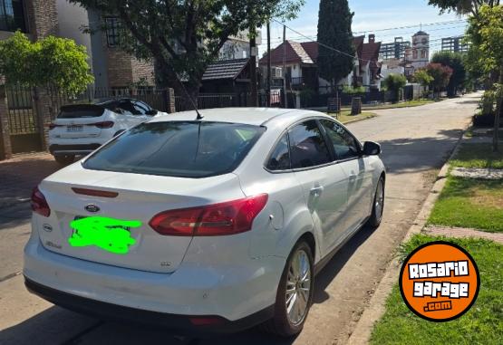 Autos - Ford Focus SE Plus 2017 Nafta 230000Km - En Venta