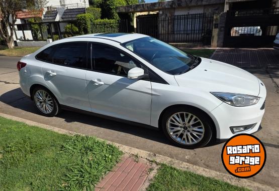 Autos - Ford Focus SE Plus 2017 Nafta 230000Km - En Venta