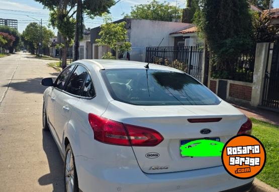Autos - Ford Focus SE Plus 2017 Nafta 230000Km - En Venta