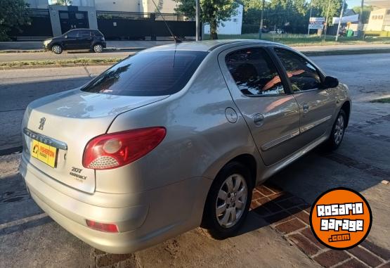 Autos - Peugeot 207 4 PUERTAS 2012 GNC 130000Km - En Venta