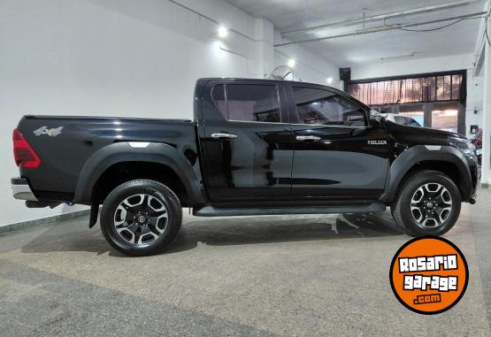Camionetas - Toyota Hilux srx 2021 Diesel 110000Km - En Venta