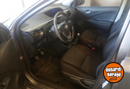 Autos - Toyota Etios 2022 Nafta 124000Km - En Venta