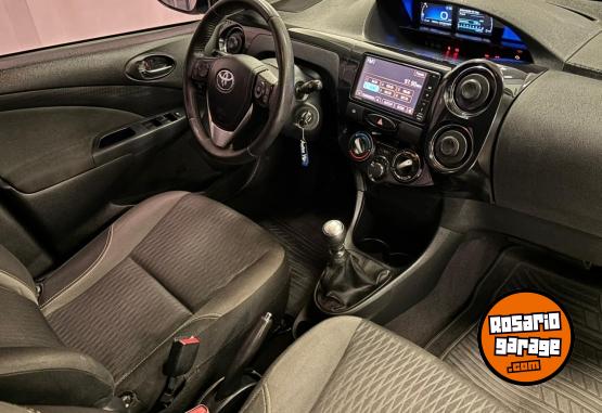 Autos - Toyota ETIOS XLS 2016 Nafta 78000Km - En Venta