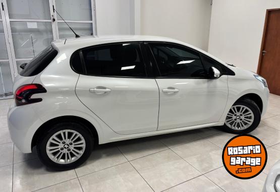 Autos - Peugeot 208 ALLURE NAV 2019 Nafta 105000Km - En Venta