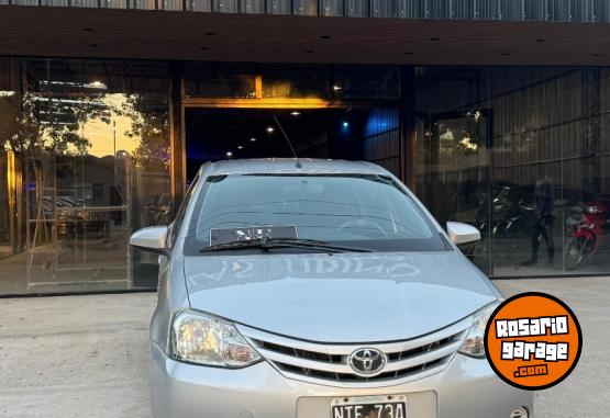 Autos - Toyota Etios x 5p 2013 Nafta 170000Km - En Venta