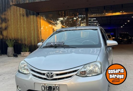 Autos - Toyota Etios x 5p 2013 Nafta 170000Km - En Venta
