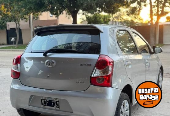 Autos - Toyota Etios x 5p 2013 Nafta 170000Km - En Venta